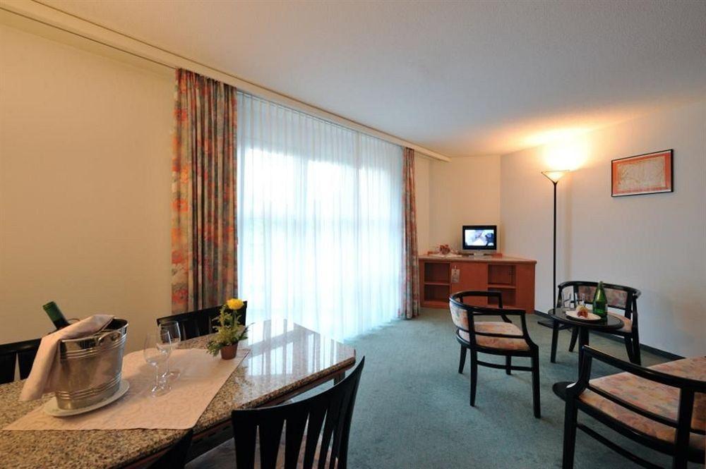 Grand Les Endroits Hotel